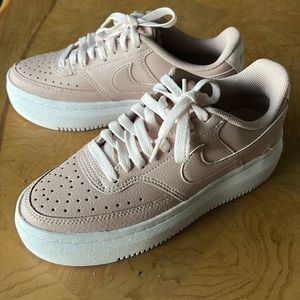 New Nike women’s shoes, light pink, size 7